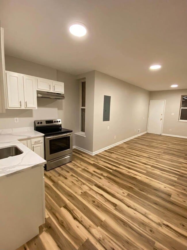 Building Photo - 2538 E Fayette St Rental
