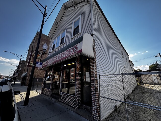 Photo - 2540 N Halsted St