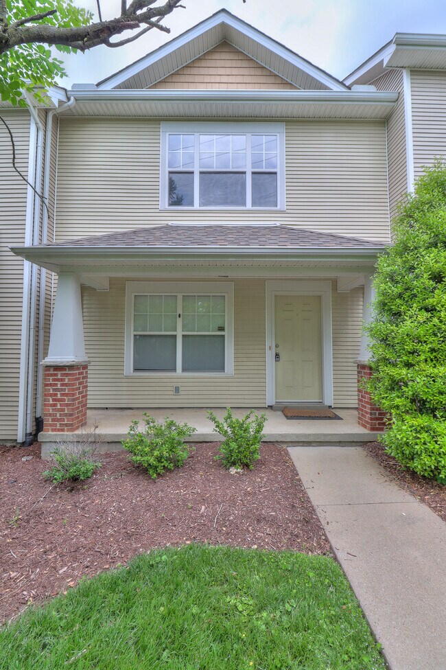 Photo - 702 Vernon Ave