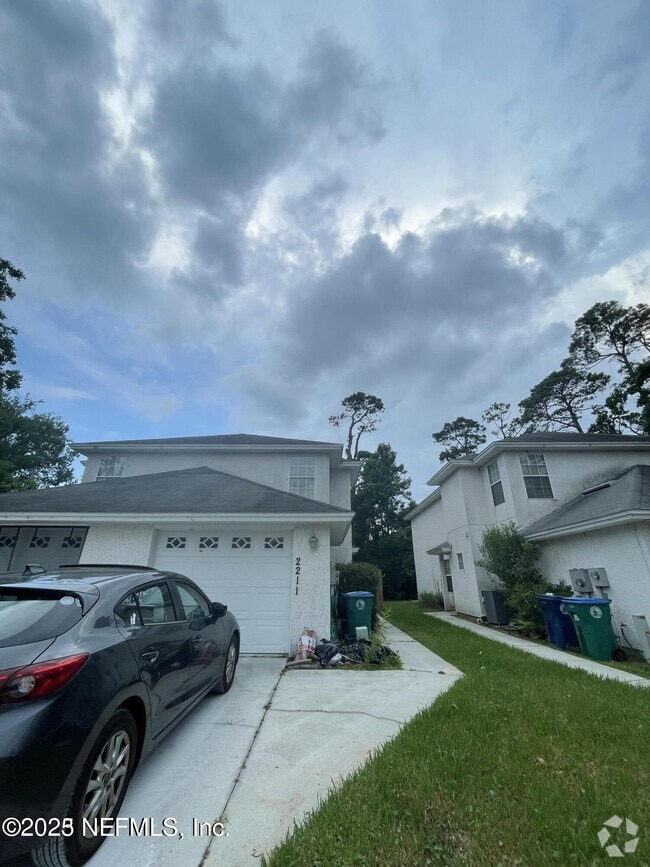 Building Photo - 2211 Rosewood Dr Rental