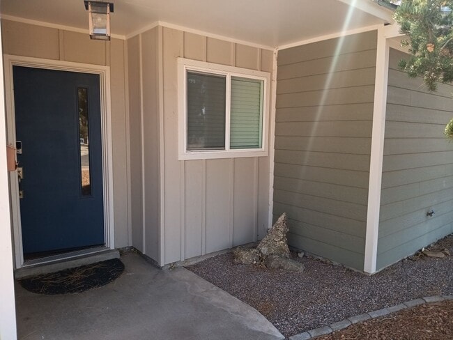 Photo - Stunning 4 bedroom, 2 bathroom home! Showi...