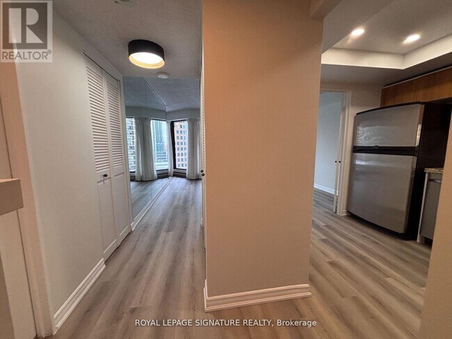 Photo - 65 Harbour Square Unit 1409