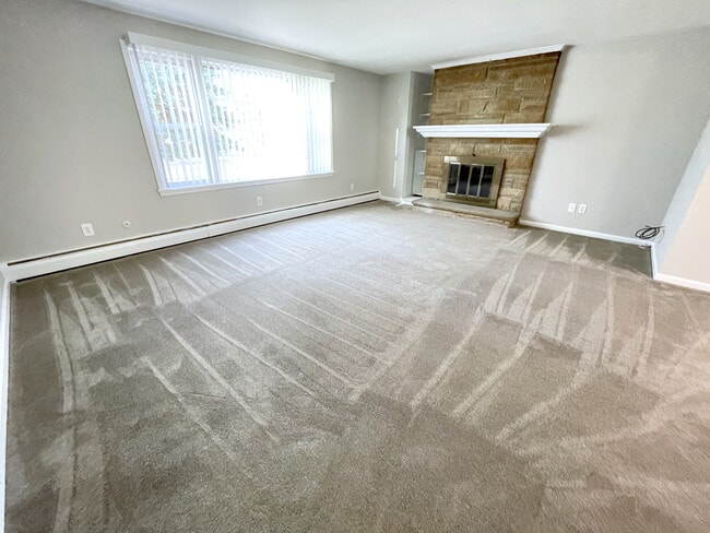 Living Room w/ Decorative Fireplace - 14 Pierce Ave Unit E1