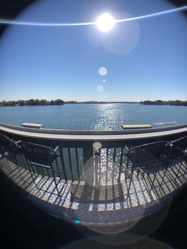 Building Photo - 102 Clarendon Dr Unit #306