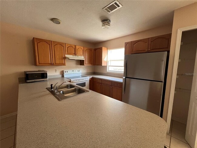 Photo - 27082 Adams St