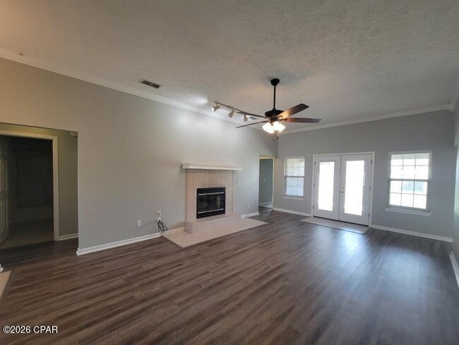 Photo - 2406 Maple Ct