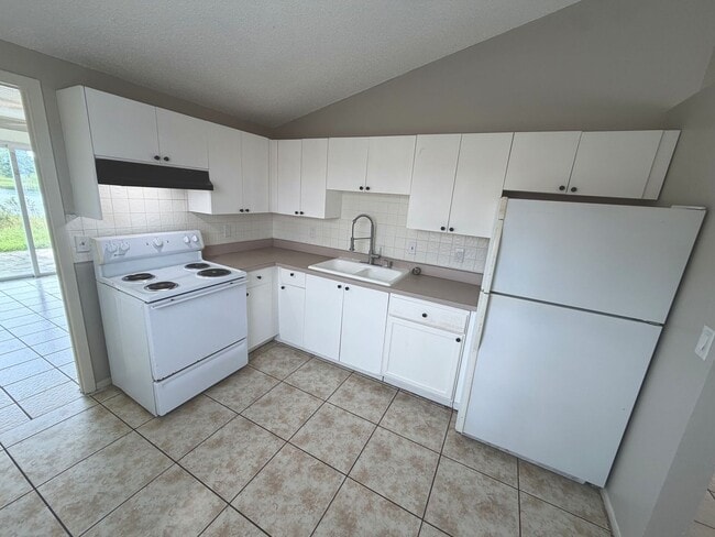 2306 30th Ave W