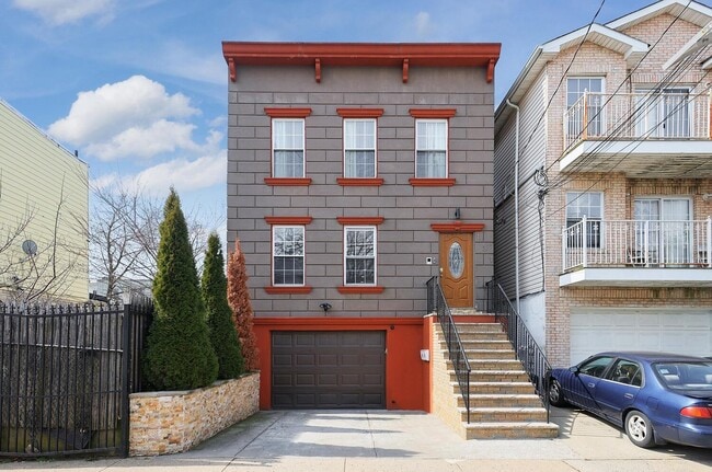 Building Photo - 131 Armstrong Ave