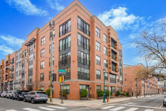 Building Photo - 600 S 24th St Unit 306