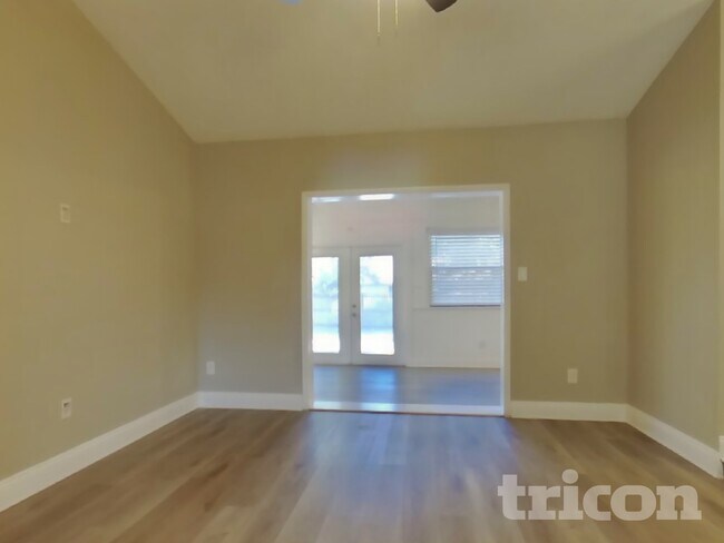 Photo - 2942 Mallorn Way