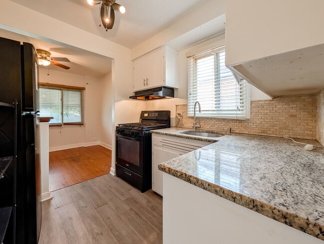 Photo - 631 Balmoral Ave