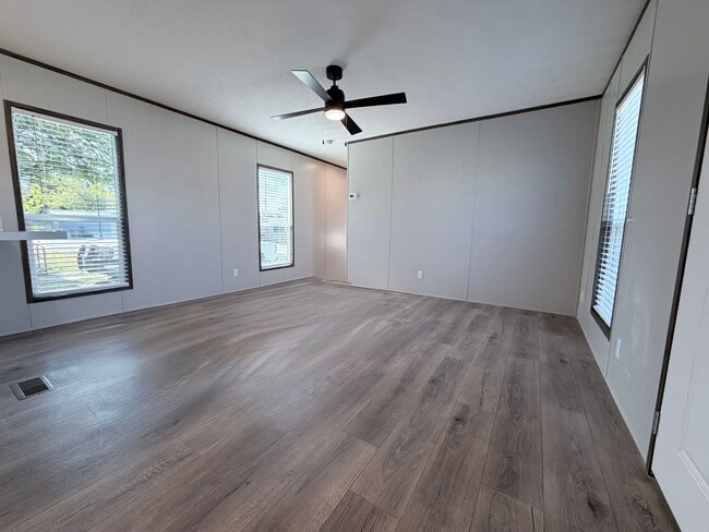 709 N Collins Fwy