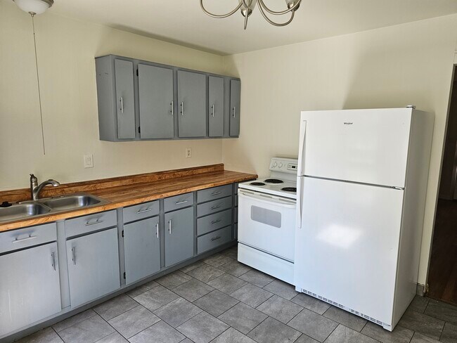 Photo - 2825 Beacon St