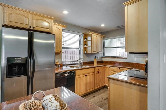 Photo - 2530 NE 9th St