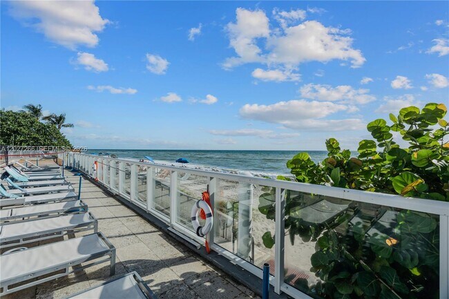 Photo - 19201 Collins Ave Unidad 349