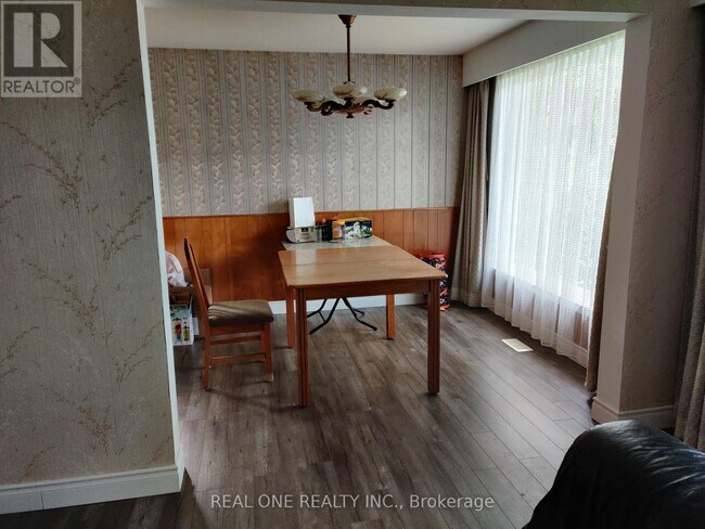 Photo - 9 Lisburn Crescent