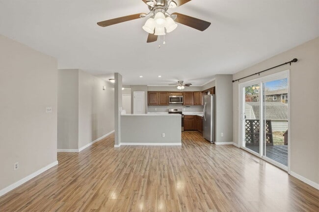 Photo - 21580 Columbia St