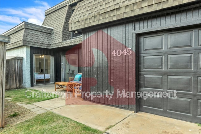 Photo - 4045 Thunderbird Dr