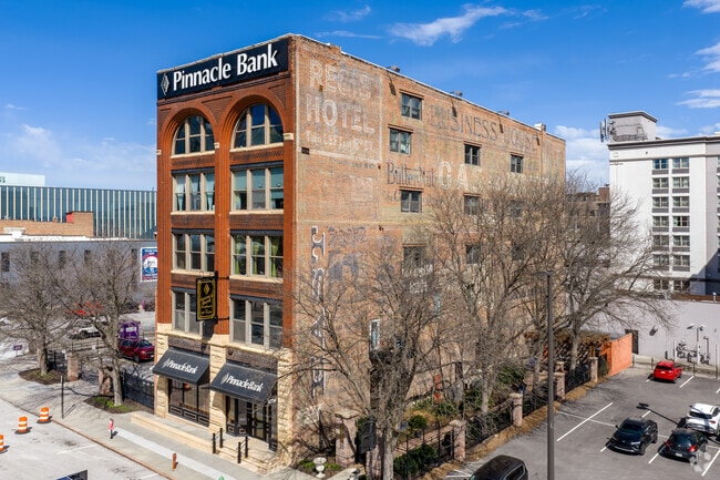 The Riley - 1012 Douglas St