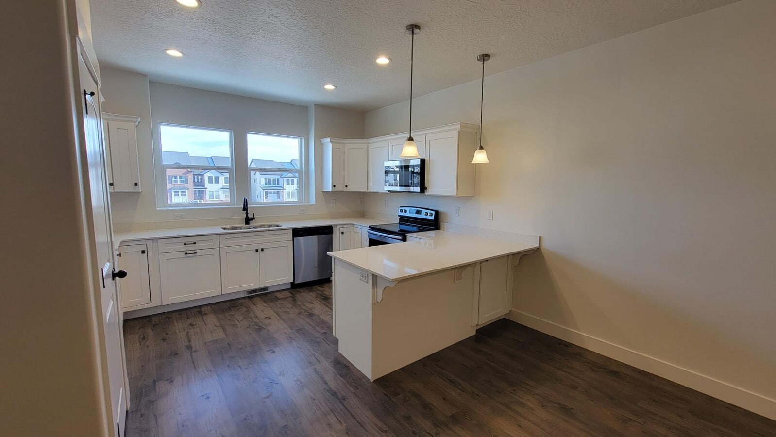 Photo - 3958 Hardman Way