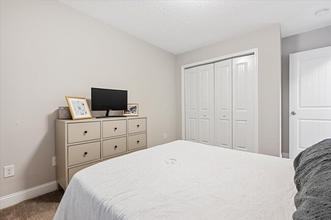 158 Hamlet Ct