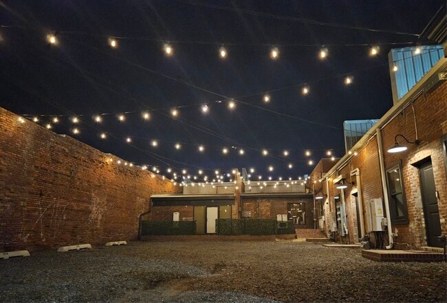 Building Photo - 503 Main St S