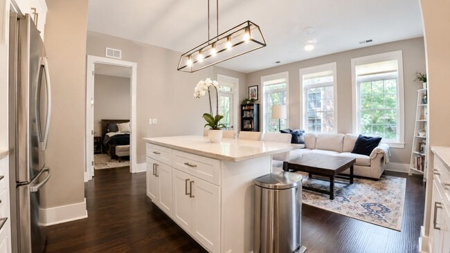 Photo - 2050 N Clark St Unit 206
