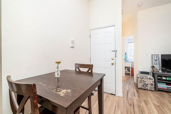 Photo - 109 Bloomfield St Unit 3