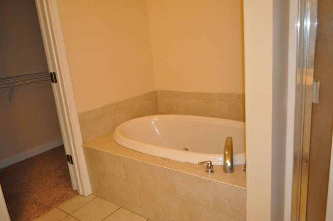 Photo - Available August 3rd – 2 Bedroom Duplex at The Hammocks!