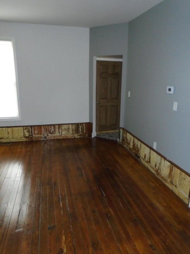 Photo - 253 Custer St