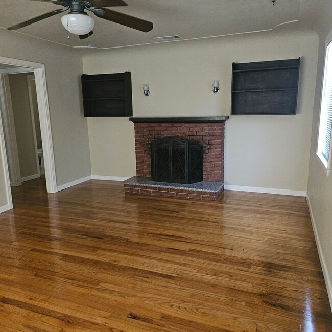Photo - **MOVE IN SPECIAL** 1/2 OFF 1ST MONTH
