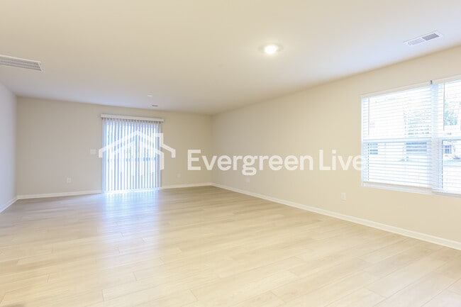 Photo - 2 Donemere Way