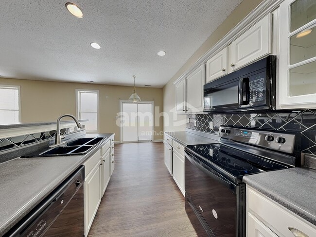 Photo - 5902 Cabot Dr