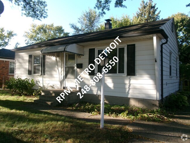 Building Photo - Two Bedroom Home in Royal Oak