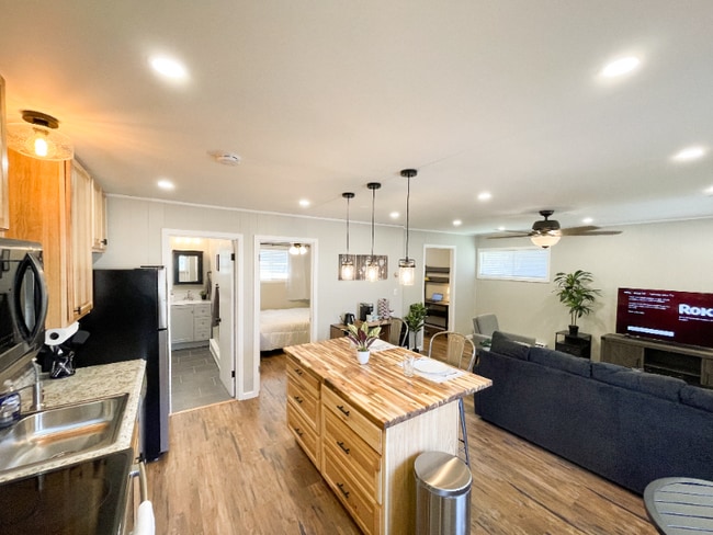 Photo - 1845 Portland St Unit 2