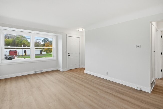 Photo - 1547 E Atherton Rd