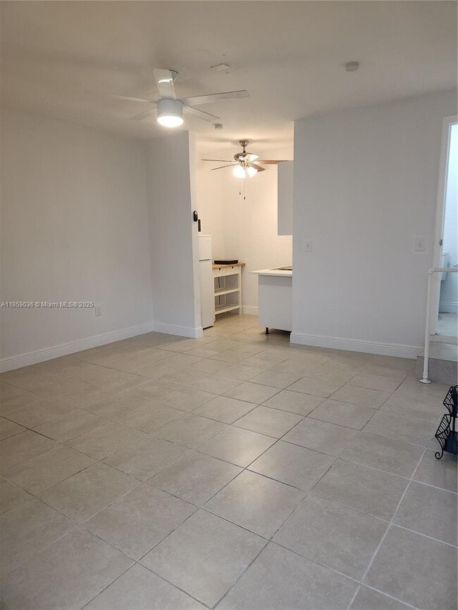 Building Photo - 10830 SW 167th St Unit B Rental