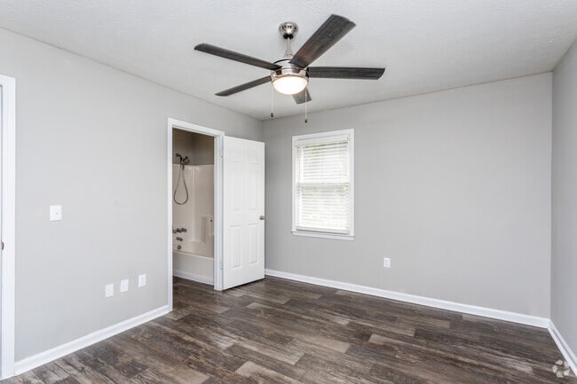 2BR, 2BA - 1400 SF