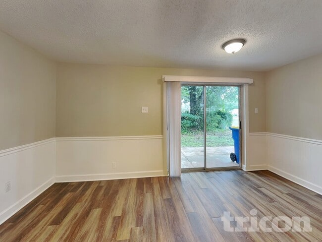 Photo - 18307 Oakdale Rd