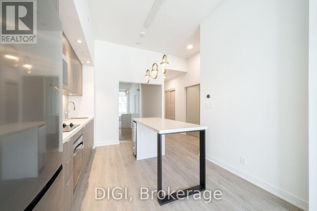 Photo - 485 Perth Ave Unit W426