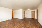 2BR, 1BA - 912 SF