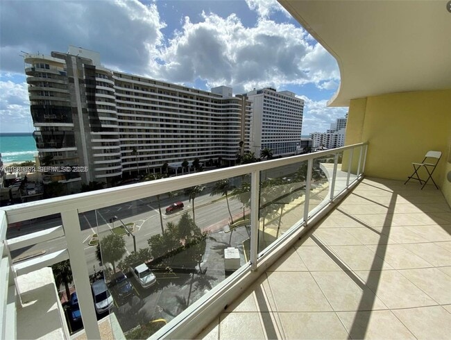 Building Photo - 5600 Collins Ave Unit 9Y