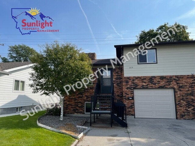 Building Photo - "Spacious 3-Bed, 2-Bath Duplex in Prime Billings Location – 1500 Sq Ft of Comfort!"
