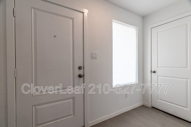 Photo - 506 Sarah Wy