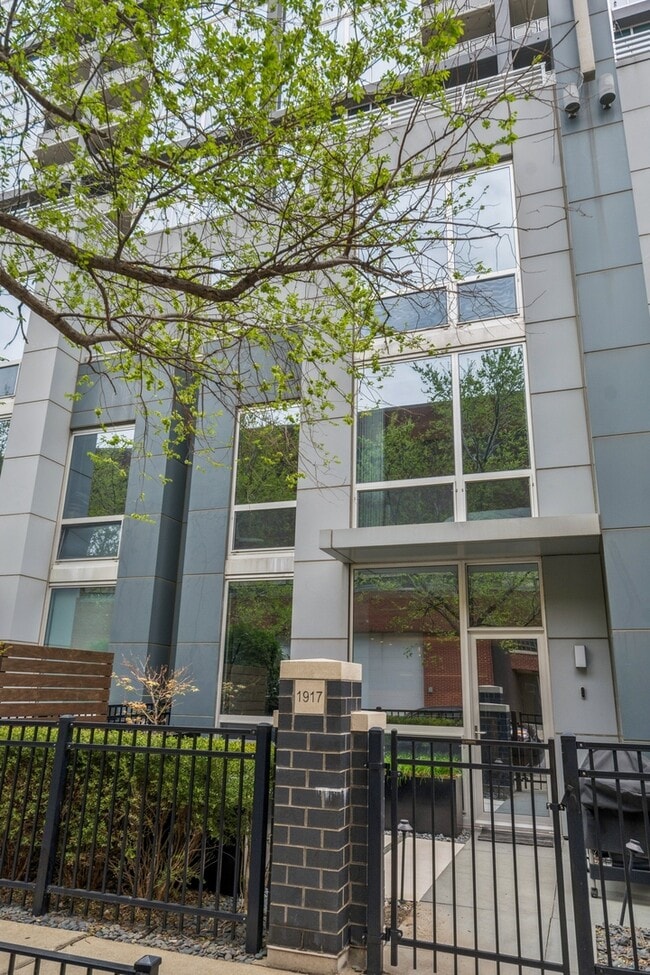 Photo - 1917 S Calumet Ave