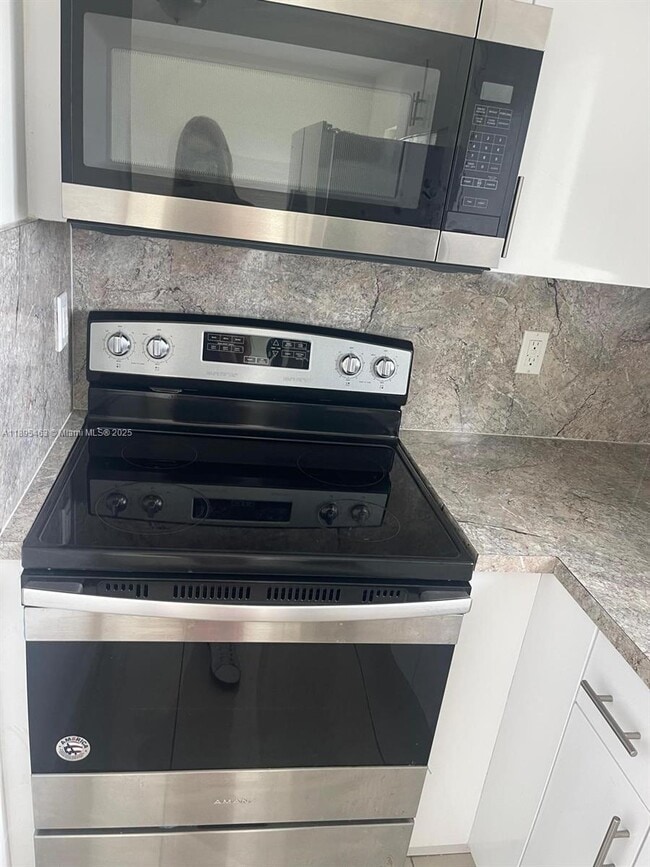 Photo - 3 bedroom in Miami FL 33142