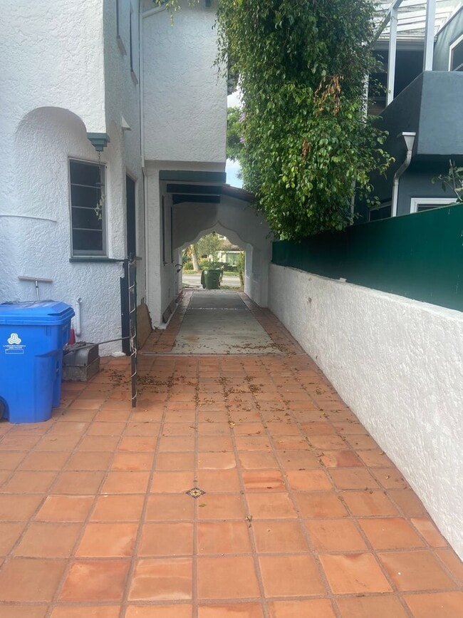 2734 Motor Ave