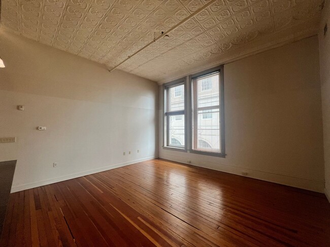 Photo - 121 W Broad St