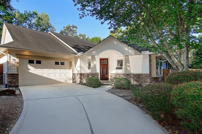 Photo - 118 Douvaine Ct