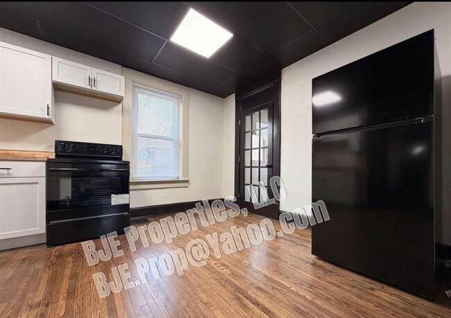 Photo - 930 8th Ave